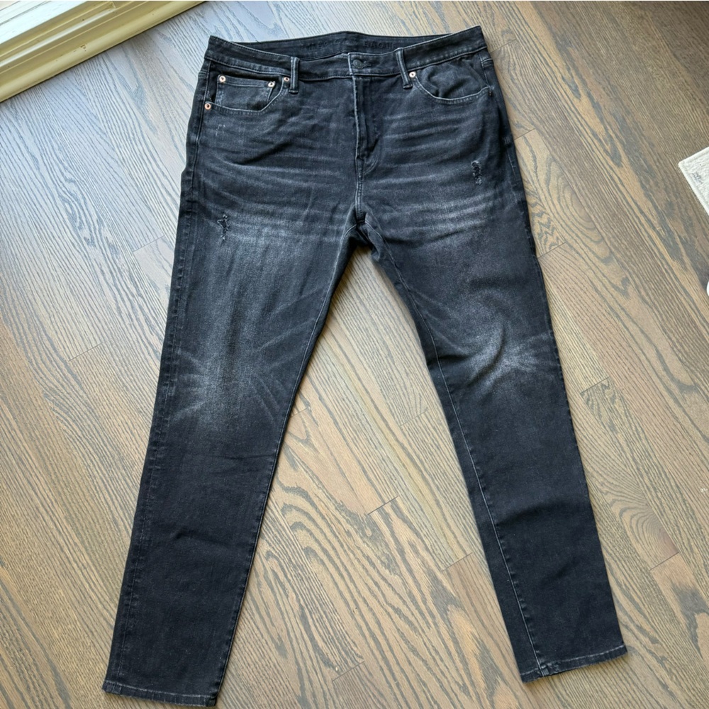 Preowned - Men’s American Eagle AirFlex 360 Black Distressed Jeans. Size 36 x 32
